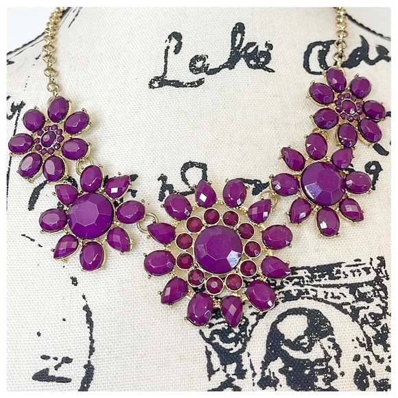 💕Beautiful Purple & Gold Statement Necklace💕 - Picture 2 of 7